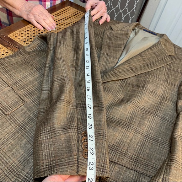 Daniel Cremieux 2 button sports jacket, casual brown plaid. - Picture 7 of 8